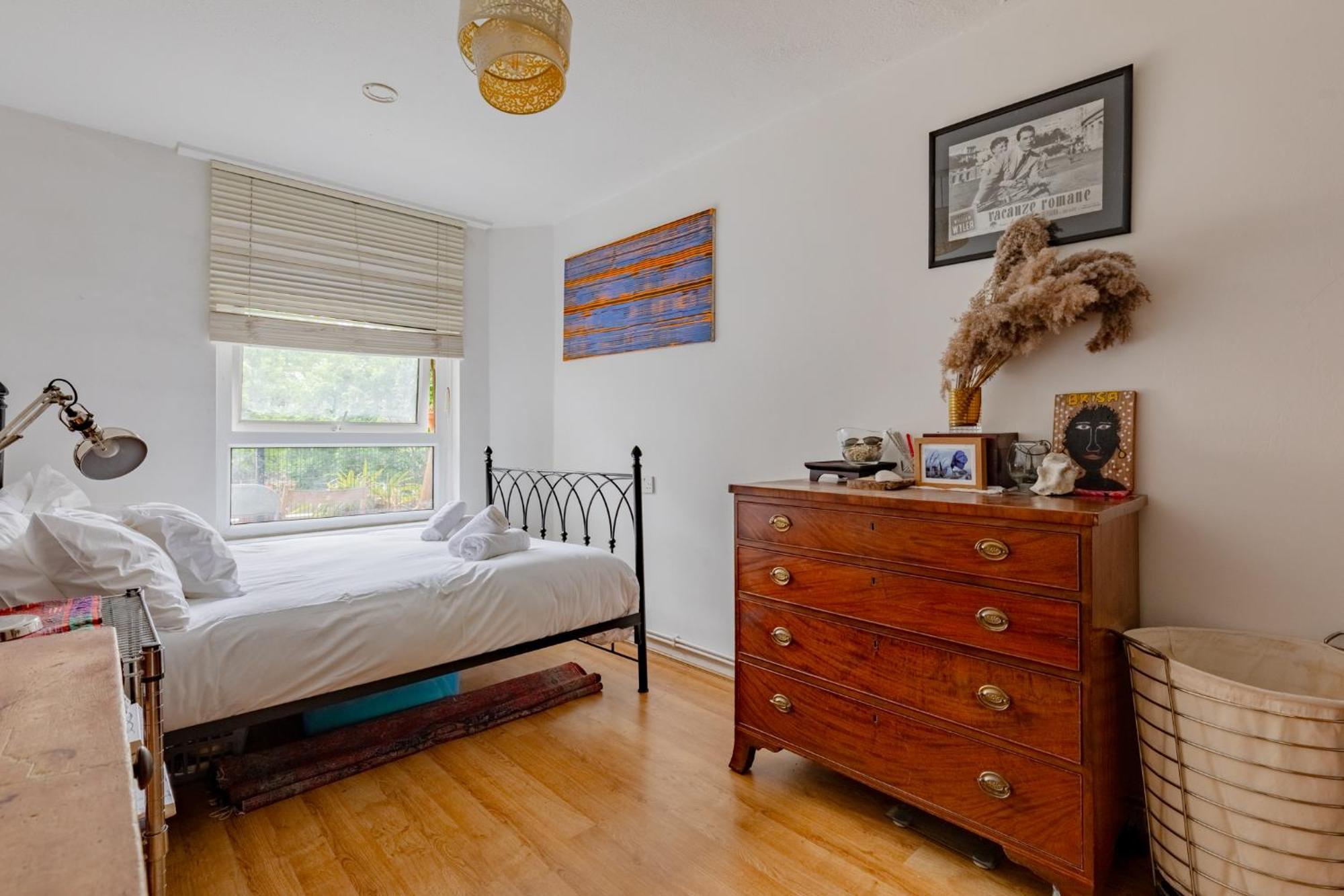 Characterful 1 Bedroom Flat Close To Dlr Apartment